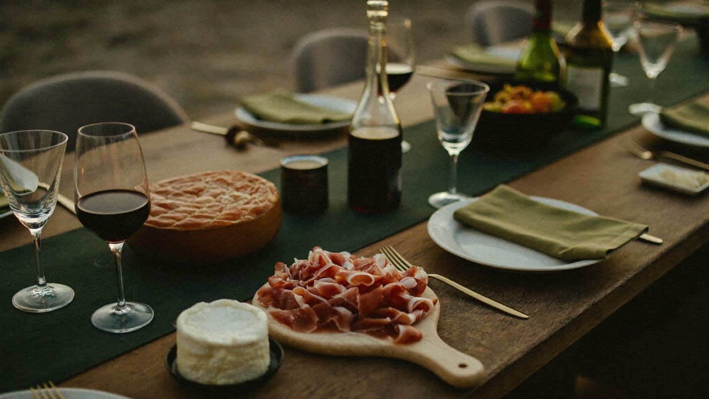 Mesa de autor con producto de proximidad de la dehesa extremeña